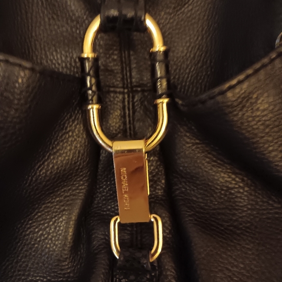 Micheal Kors Handbag Black Large - Picture 6 of 10